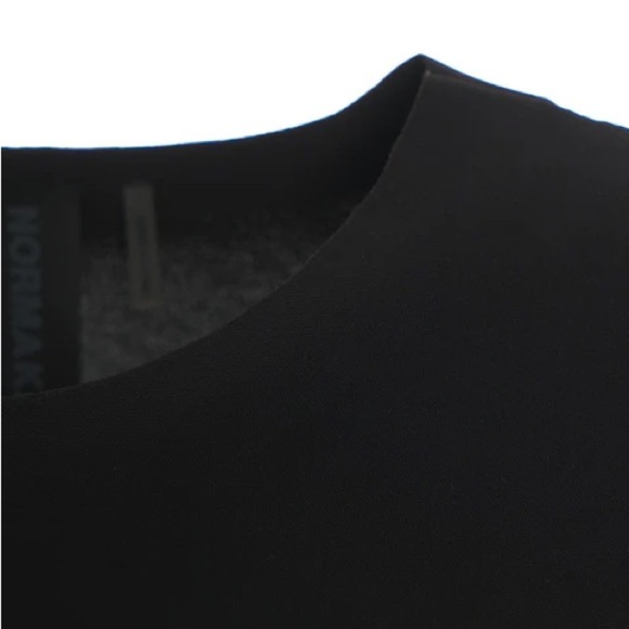 NORMA KAMALI • Long Sleeve Crew Top in Black - Picture 3 of 12
